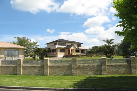 Photo of property in 16 Sunny Crescent, Huapai, Kumeu, 0810