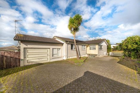 Photo of property in 17 Bodi Place, Te Atatu South, Auckland, 0610