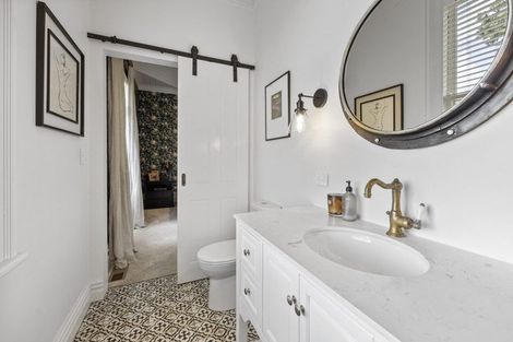 Photo of property in 329 Mangorei Road, Merrilands, New Plymouth, 4312