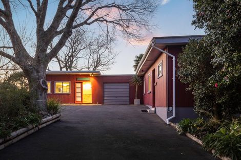 Photo of property in 51 Kent Terrace, Riverhead, 0820