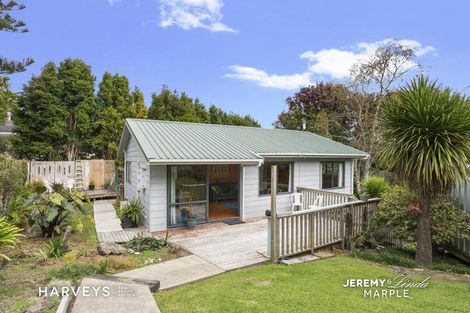 Photo of property in 12 Highland Avenue, Titirangi, Auckland, 0604