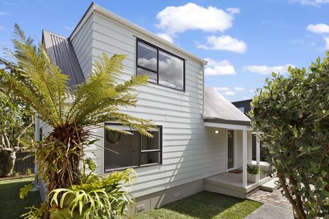 Photo of property in 2/58 Hepburn Road, Glendene, Auckland, 0602