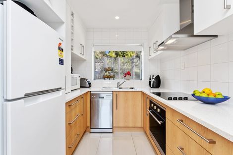 Photo of property in 1/22 Malters Place, Browns Bay, Auckland, 0630