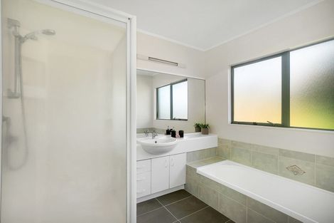 Photo of property in 1/4 De Havilland Drive, Goodwood Heights, Auckland, 2105