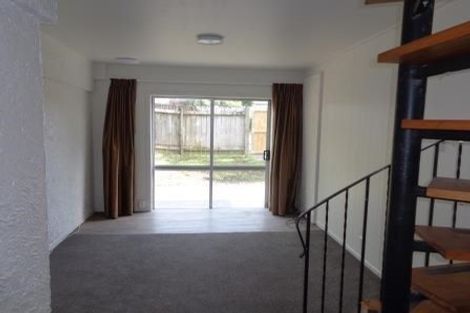 Photo of property in 71 Beaubank Road, Kelston, Auckland, 0602