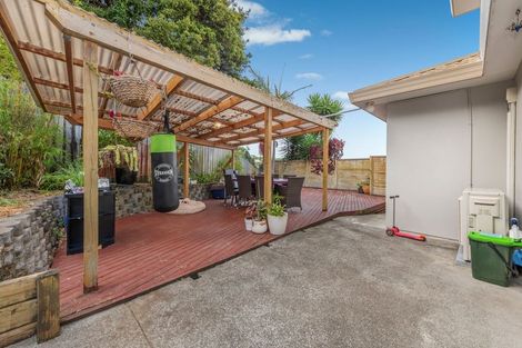 Photo of property in 3 Fairchild Avenue, Goodwood Heights, Auckland, 2105