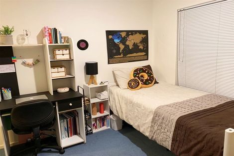 Photo of property in 14 Mandeville Place, Unsworth Heights, Auckland, 0632