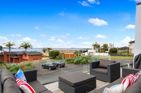 Photo of property in 26 Courtneys, West Harbour, Auckland, 0618
