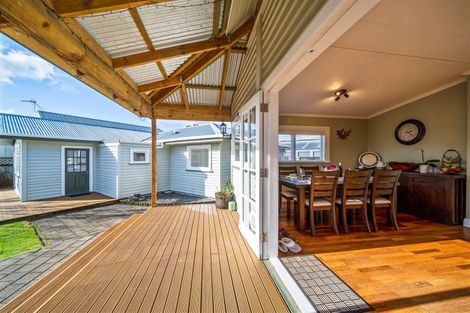 Photo of property in 1 Hunter Street, Hawera, 4610