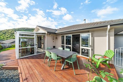 Photo of property in 48 King Charles Drive, Kingsley Heights, Upper Hutt, 5018