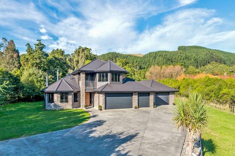 Photo of property in 402 Turitea Road, Turitea, Palmerston North, 4472