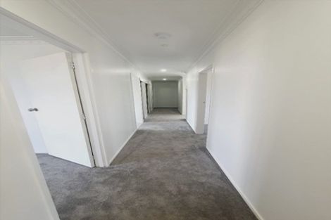 Photo of property in 18 Flagstaff Place, Massey, Auckland, 0614