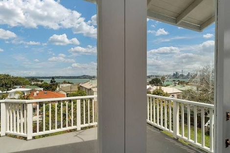 Photo of property in 2/15a Kerr Street, Devonport, Auckland, 0624