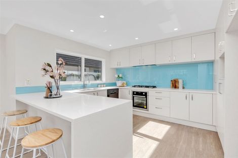 Photo of property in 21a Haven Crest, Somerville, Auckland, 2014