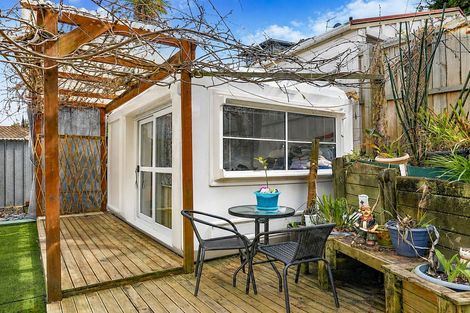 Photo of property in 94a Kawaha Point Road, Kawaha Point, Rotorua, 3010