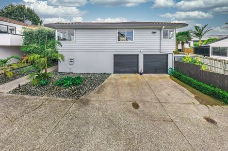 Photo of property in 2/114 Bradbury Road, Botany Downs, Auckland, 2010