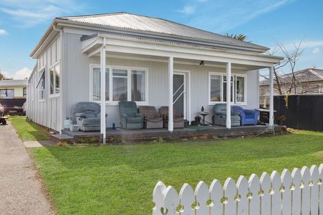 Photo of property in 90 Hinau Street, Castlecliff, Whanganui, 4501