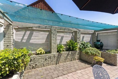 Photo of property in 14 Cyclades Place, Shelly Park, Auckland, 2014