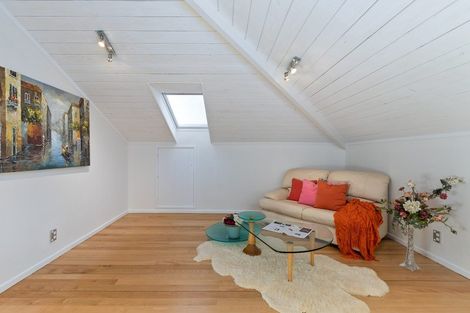 Photo of property in 4 Calypso Place, Rothesay Bay, Auckland, 0630