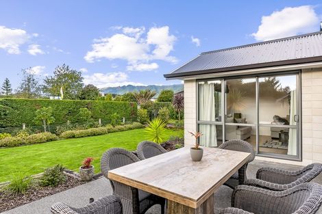 Photo of property in 2 Lamont Place, Waikanae, 5036