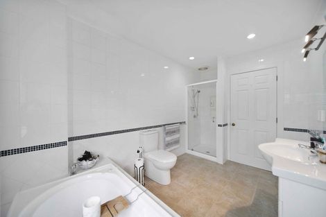 Photo of property in 16 Len Garlick Place, Pahurehure, Papakura, 2113