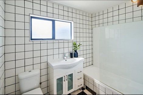 Photo of property in 28 Caledonia Street, Miramar, Wellington, 6022