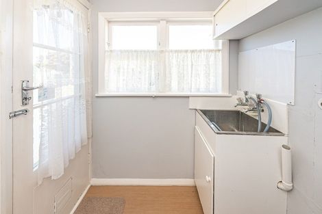 Photo of property in 15 Karaka Street, Castlecliff, Whanganui, 4501