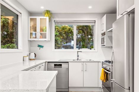 Photo of property in 84 Waitea Road, Muriwai, Waimauku, 0881