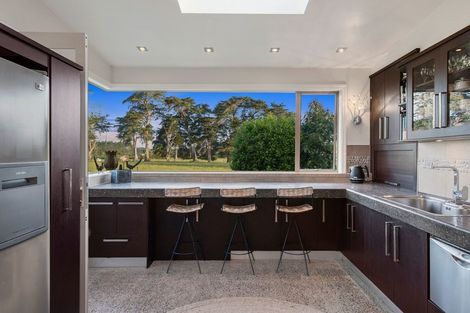 Photo of property in 723 Waitakere Road, Kumeu, 0891