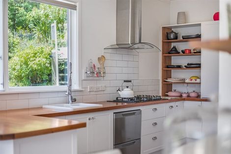 Photo of property in 31 Walter Road, Lowry Bay, Lower Hutt, 5013