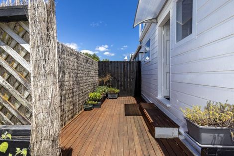 Photo of property in 2 Bermuda Grove, Paraparaumu Beach, Paraparaumu, 5032