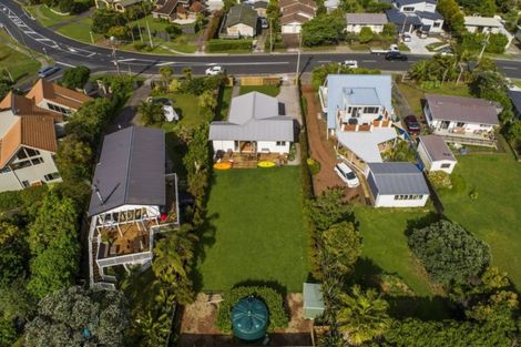 Photo of property in 52 Shakespear Road, Army Bay, Whangaparaoa, 0930