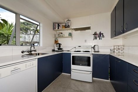 Photo of property in 14 Aldern Road, Massey, Auckland, 0614