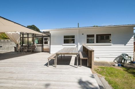 Photo of property in 2 Volkner Grove, Waterloo, Lower Hutt, 5011