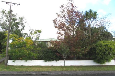 Photo of property in 20 Vodanovich Road, Te Atatu South, Auckland, 0610