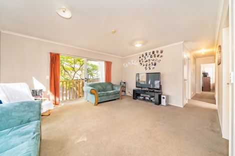 Photo of property in 32a Aniseed Grove, Timberlea, Upper Hutt, 5018