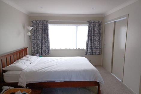 Photo of property in 23 Brindle Way, Newlands, Wellington, 6037