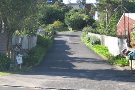 Photo of property in 2/21 Greenvalley Rise, Glenfield, Auckland, 0629