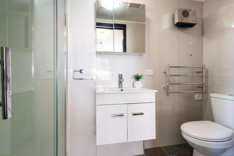 Photo of property in 2/5 Jetty Street, Dunedin Central, Dunedin, 9016