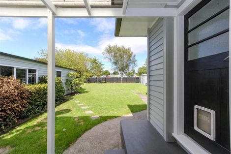 Photo of property in 18 Karaka Street, Merrilands, New Plymouth, 4312