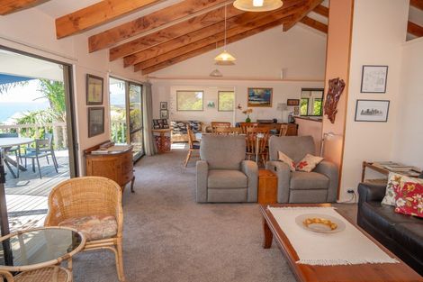 Photo of property in 39 Seaview Road, Cable Bay, 0420