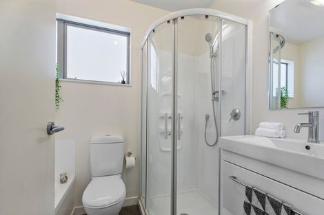 Photo of property in 40 Rarangi Way, Owhiro Bay, Wellington, 6023