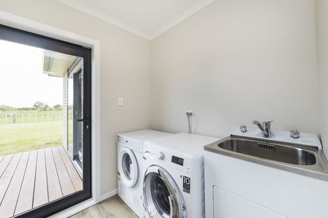 Photo of property in 64 View Road, Halcombe, Feilding, 4779