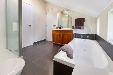 Photo of property in 14a Mchardy Place, Glenfield, Auckland, 0627