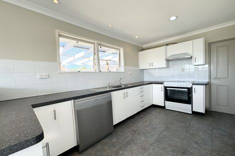 Photo of property in 92 Bond Crescent, Forrest Hill, Auckland, 0620