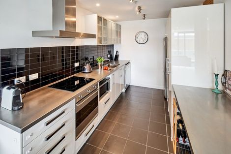 Photo of property in Portal Apartments, 6a/42 Cable Street, Te Aro, Wellington, 6011