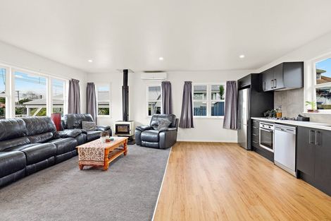 Photo of property in 2/24 Woodside Road, Massey, Auckland, 0614