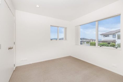 Photo of property in 22 Terrasini Drive, Flat Bush, Auckland, 2019
