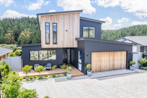 Photo of property in 15 Weatherdeck Close, Whitby, Porirua, 5024