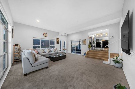 Photo of property in 10 San Fernando Way, Henderson, Auckland, 0612